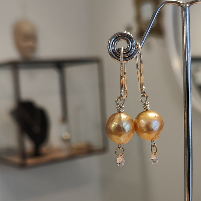 Øreringe med gyldne Filipinske perler og Morganit