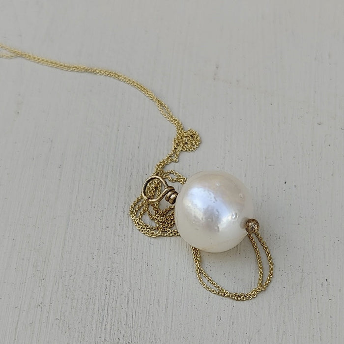 Fantastiske japansk hvid perle på guld
