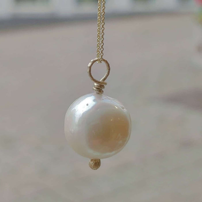 Fantastiske japansk hvid perle på guld