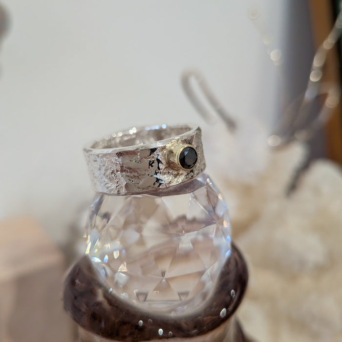 Signaturring med sort diamant