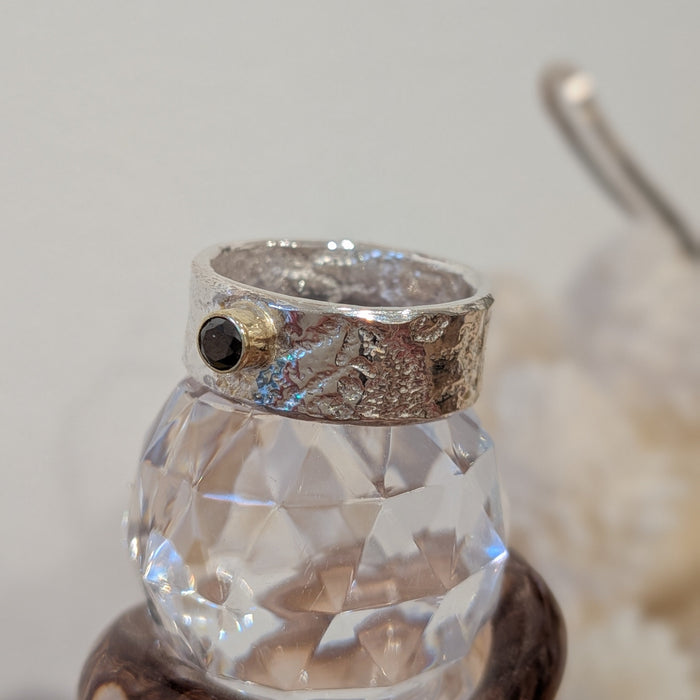 Signaturring med sort diamant