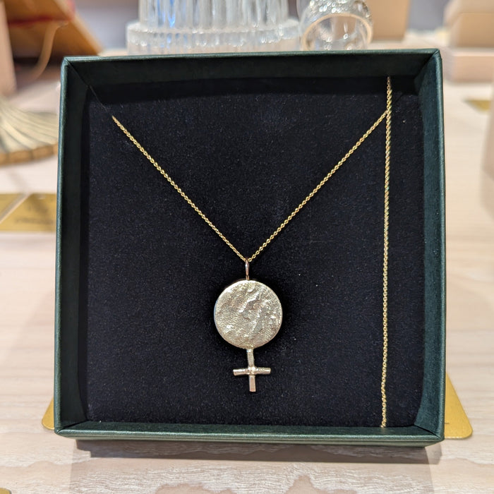 Rosa-kvindesmykket i 14 karat guld