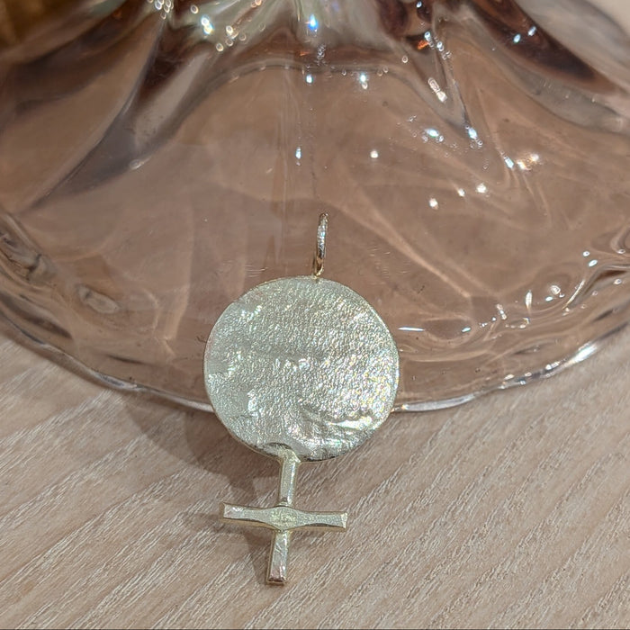 Rosa-kvindesmykket i 14 karat guld